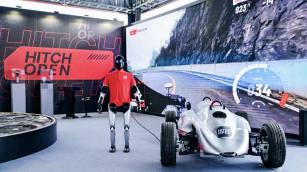 Hitch Open2026赛季在F1赛场启航，新增机器人乒乓球挑战赛