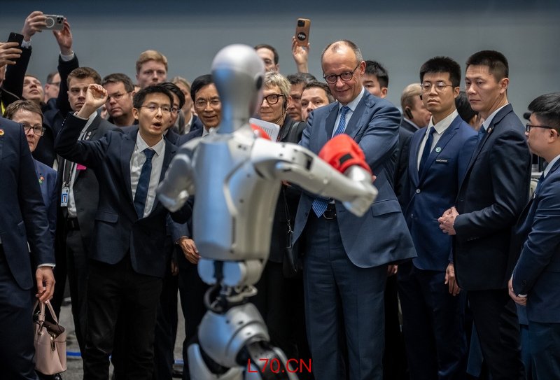 2026年2月26日下午,浙江杭州,德国总理默茨参访中国机器人企业宇树科技。东方IC