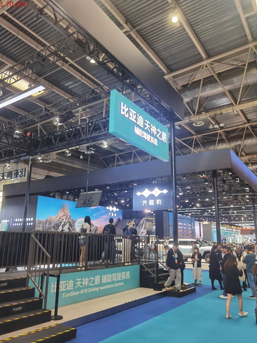 比亚迪在北京车展上设置的“天神之眼”专区 ;图源:虎嗅拍摄
