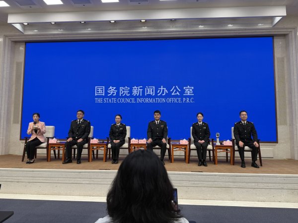 洋山港每分钟出口1辆新能源车、磨憨边民直播卖进口水果⋯⋯海关一线代表讲述“国门线上的开放故事”