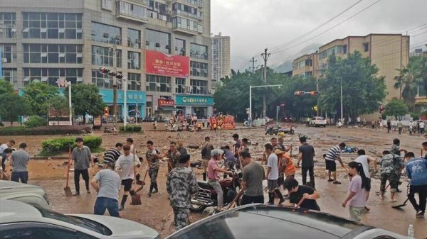 贵州罗甸：强降雨致多处受灾 多方合力抢险救灾