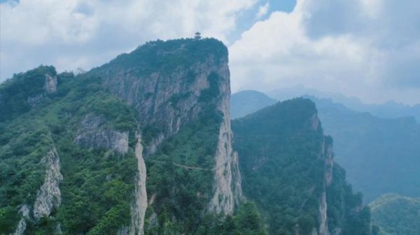 24岁女孩伏牛山遭遇失温，却在唯一的避难石屋门前，被拒之门外
