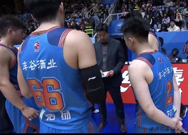CBA一夜3场惨案: 广东+广厦+深圳大胜 上海翻盘山西! 最新排名乱了